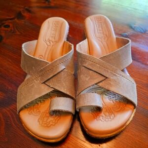 Berri Tan Women's Sandals. Size 8. Made In Mexico.